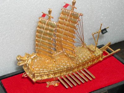Gold tortoise boat model.