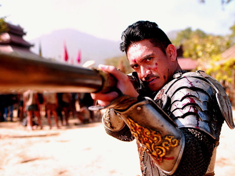 Naresuan takes aim.